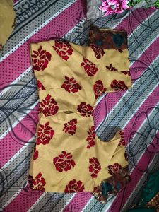 beautiful saree with stich blouse 💛