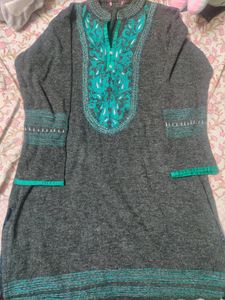 Woolen Kurta With Embroidrery (40)