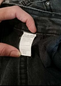 Ripped Graphic Jeans