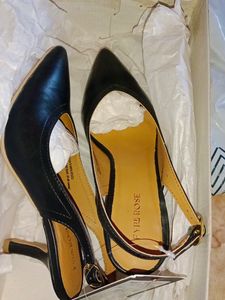 pointed toe pumps heels