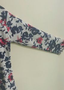 Women&#39;s Beautiful Multi Colour Top🤍