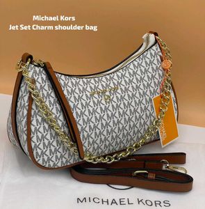 MK JET SET CHARM SMALL LOGO POCHETTE BAG