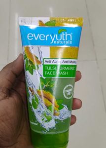 Everyuth Naturals Turmeric Face Wash
