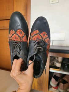 Stylish Tjori Black & Red Shoes