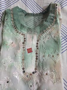 Lucknowi Chikankari kurti