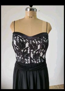 Chic Black Lace Bodice Midi Dress