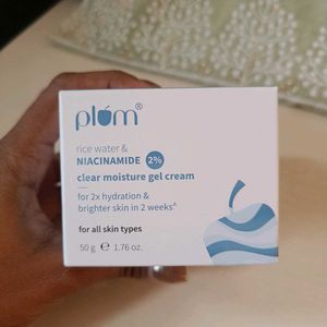 Plum Clear Moisture Gel Cream