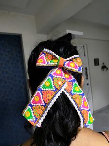 Navrtari Hair Bow