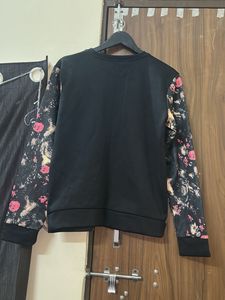 Stylish Black Printed Sweatshirt