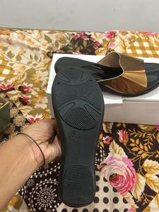Sleek Black &amp; Gold Slides