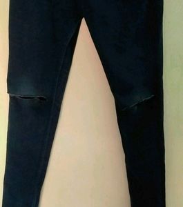 knee cut jeans...👖