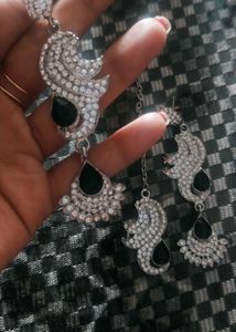 Set Of Ear Piece And  Mangtika