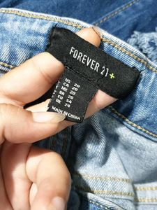 33010. Ripped &amp; Distressed Jeans