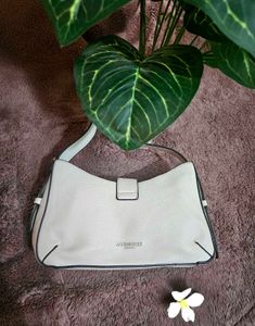 Twist Lock Shoulder Bag