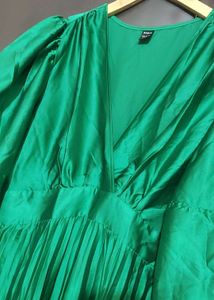 Green🟢 Partywear Dress For Girl Or Women 36 Bust