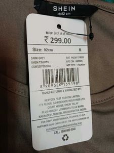 Shein Sleeveless Graphic Chest Print Crop Top