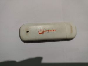 Micromax MMX353G 3G USB modem data card (White)