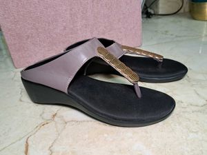 Women&#39;s Mauve Black Wedge Sandals