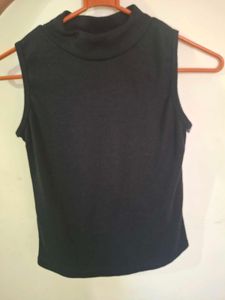 Black Sleeveless Tops