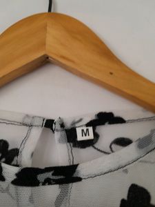 White Casual Top (Women&#39;s)