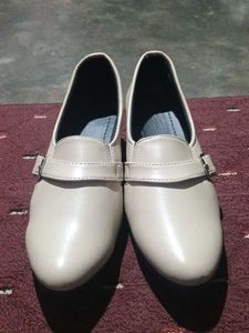 Women Stylish Shoes 🥿