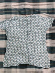 Blue &amp; White Patterned V-Neck Tee