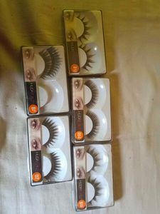 Huda Beauty False Eyelashes
