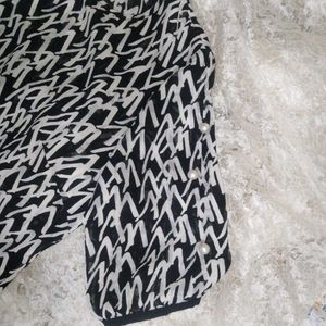 Chic Black &amp; White Top