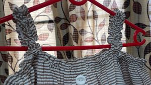 Cold Shoulder Trop