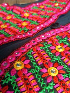 Embroidered Kiti