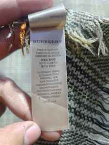 BURBERRY LONDON CLASSIC LARGE TWEED 100%. CASHMERE