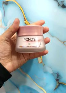 Pond&#39;s Bright Beauty Creme