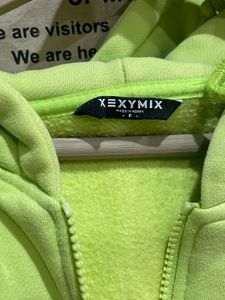 💚 Bright Neon Green Hoodie – Cozy &amp; Trendy 💚