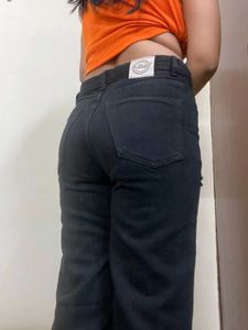 Trendy Black Jeans – Great Condition