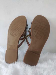 LEATHER SANDALS FOR WOMEN