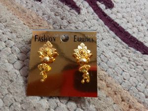 Women Earring It&#39;s Totally New