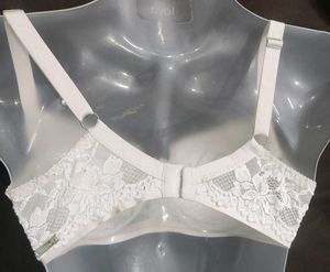 Elegant White Lace Bra 🖤