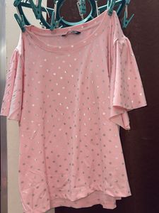 pink top