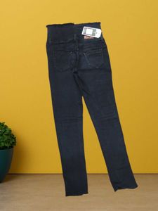 RF103 Size-28 High-Waisted Button Jeans