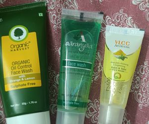 Gift Set Of 5 facewash In A Pouch Bag - Mamaearth, VLCC, Organic Harvest, Ayouthveda And Aaranyaa Face Wash Packs For Birthday Anniversary Or Any Special Occassion Gifting For Both Men And Women