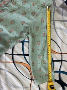 Avaasa Floral Print Kurti