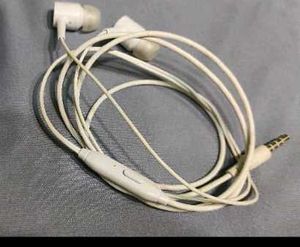 White Wired Earbuds