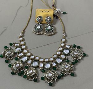Elegant Kundan Necklace Set