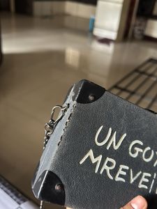 Novelty &#39;Un Goyave Mreveilles&#39; Trunk Bag
