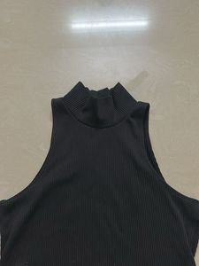 h&amp;m High neck classy top(M)
