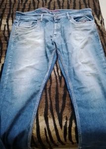 hi I want to sell this jean branded