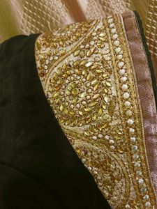 🖤✨Black Saree With Golden Border✨🖤