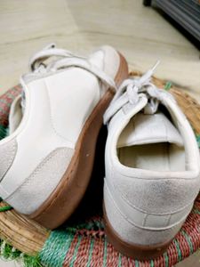 Casual Beige Sneakers