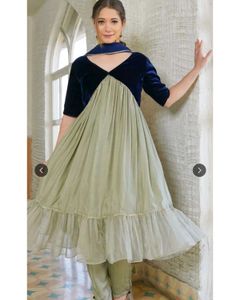 🌿 Elegant Velvet Dupatta Set 🌿