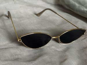 ASOS DESIGN Y2k cat eye sunglasses in gold